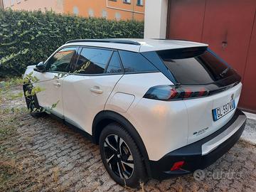 Peugeot e-2008  elettrica