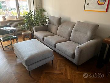Divano 3 posti con pouf