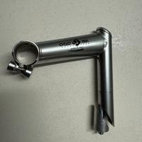 Attacco manubrio lungo 120 millimetri.