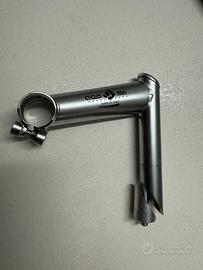 Attacco manubrio lungo 120 millimetri.