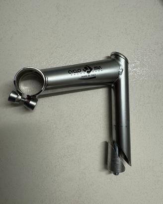 Attacco manubrio lungo 120 millimetri.