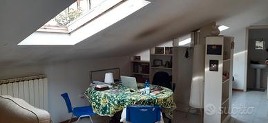 Ampia e luminosa mansarda completamente arredata