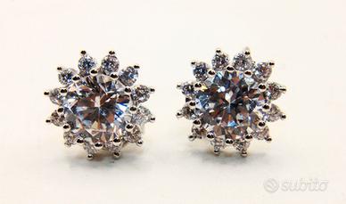 Splendidi orecchini punti luce in argento e pietre