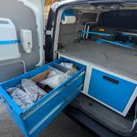 Allestimento Syncro furgone Ford Transit Connect