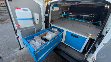 Allestimento Syncro furgone Ford Transit Connect