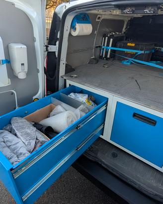 Allestimento Syncro furgone Ford Transit Connect