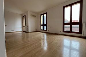 TRILOCALE NON ARREDATO IN CENTRO