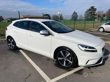 Volvo V40 D2 R-Design 10/2017