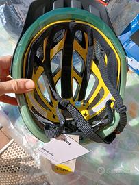 casco mtb monopattino
