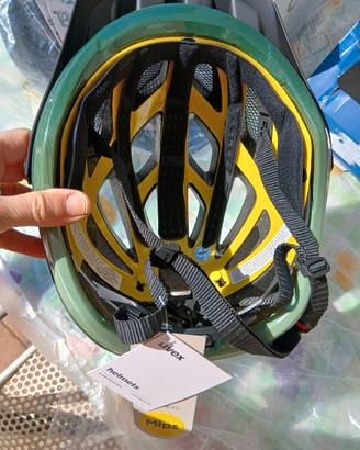 casco mtb monopattino