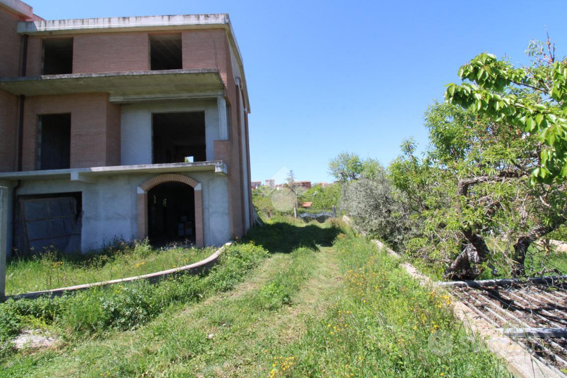 VILLA A SCHIERA A CAMPOBASSO - Vista 6