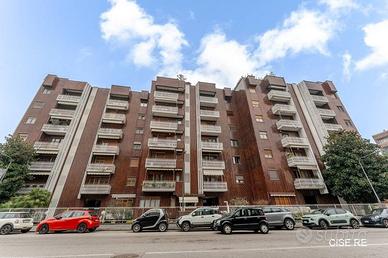 Appartamento di 150 m² con più di 5 locali e box a