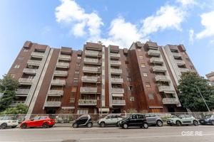 Appartamento di 150 m² con più di 5 locali e box a
