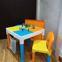 Tavolo per giocare alle costruzioni