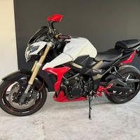 SUZUKI GSR 750 NEOPATENTATI*LEOVINCE