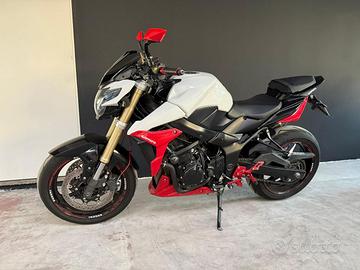 SUZUKI GSR 750 NEOPATENTATI*LEOVINCE