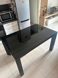 Tavolo e 2 sedie
