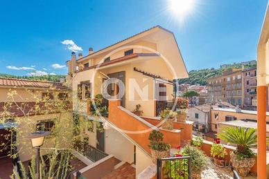 Appartamento di 120 m² con più di 5 locali a Monte