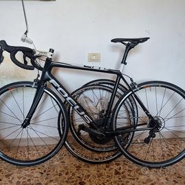 bici focus da corsa con annesse ruote da corsa 