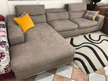 Divano nuovo in tessuto