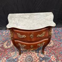 Comoncino antico a due cassetti piano in marmo