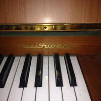 piano in buono stato solo da accordare