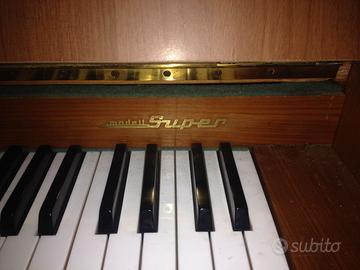 piano in buono stato solo da accordare