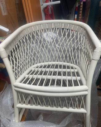 Sedia a dondolo e sedia rattan
