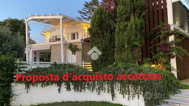 PORZIONE DI TRIFAMILIARE A CASTELLABATE