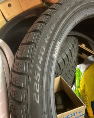 Gomme Pirelli SOTTOZERO  255/40 R18  92V   M+S 