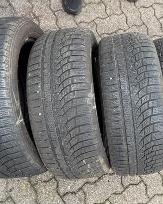 Nokian WRA4 215/50-17 95V