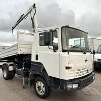 Nissan 35 con gru e ribaltabile