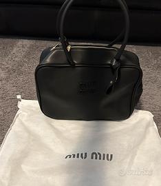 Borsetta nera Miu Miu