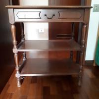 Tavolino in legno con cassetto