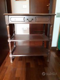 Tavolino in legno con cassetto