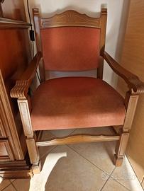 Poltrona/sedia in legno rivestita in velluto