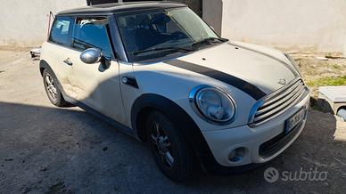mini r56  fiancata da sistemare.
