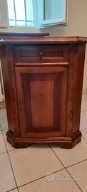 Mobiletto ad angolo in legno