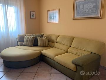 Divano angolare con penisola poltronesofà
