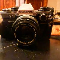 Olympus OM analogica + obiettivo Zuiko 50mm