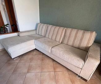 Divano angolare con letto. Manifattura italiana.
