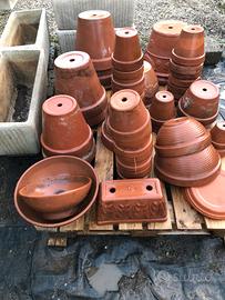 Vasi in terracotta e cemento