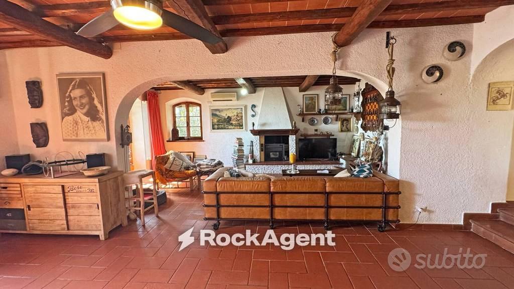Rustico / Casale di 405 m² con più di 5 locali a M - Vista 4