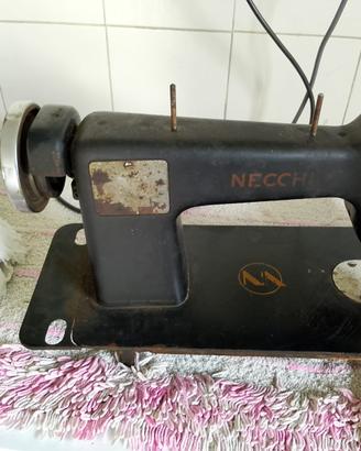Macchina da cucire Necchi