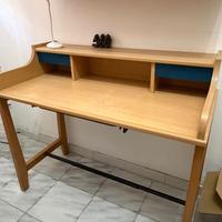 Scrivania con poltrona