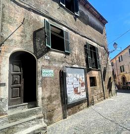 3 LOCALI A VALENTANO