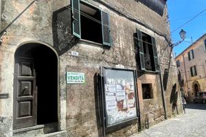 3 LOCALI A VALENTANO