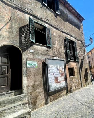 3 LOCALI A VALENTANO