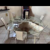 Tavolo con sedie
