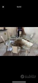 Tavolo con sedie
